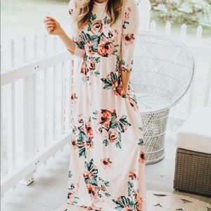*SOFT* Floral Maxi Dress!